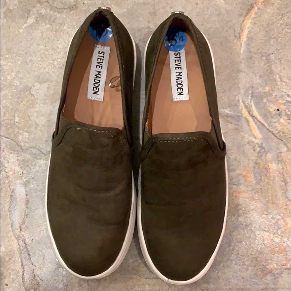 Steve Madden size 6.5 in olive green